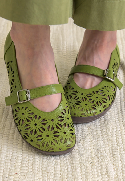 太陽花鏤空皮革單鞋